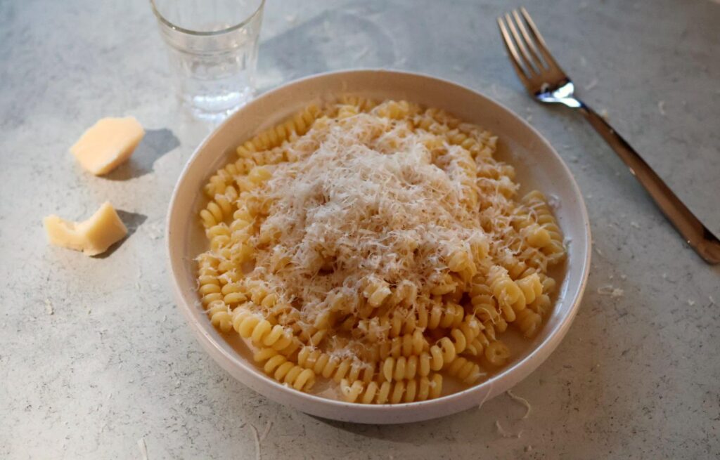 Voi-parmesaanipasta